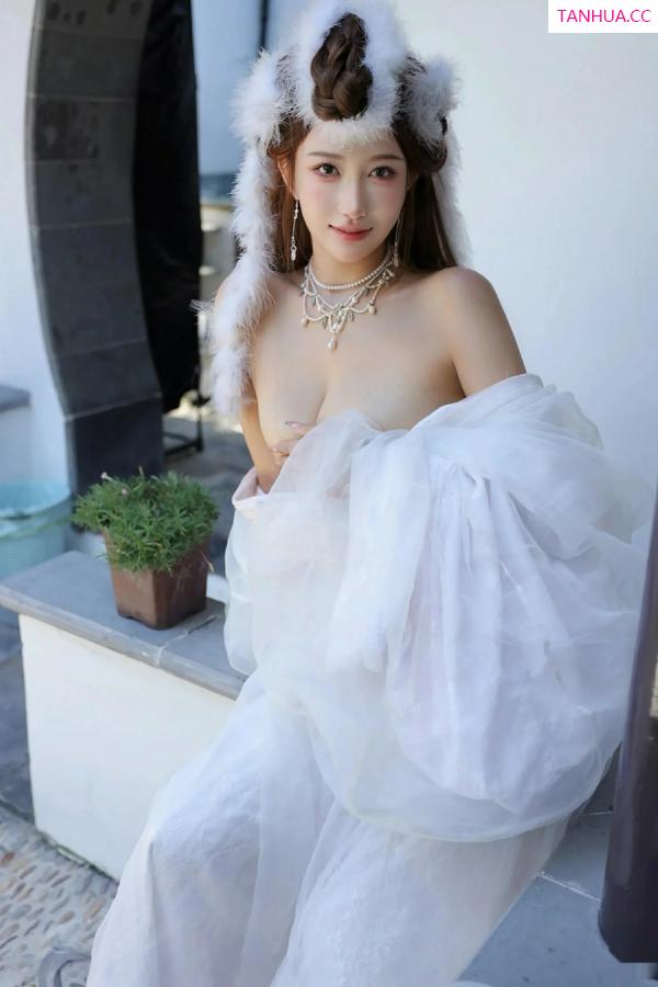   [XiuRen]高清写真图 2025.10.09 No.10843 金允希Yuki 低胸长裙第48张图片